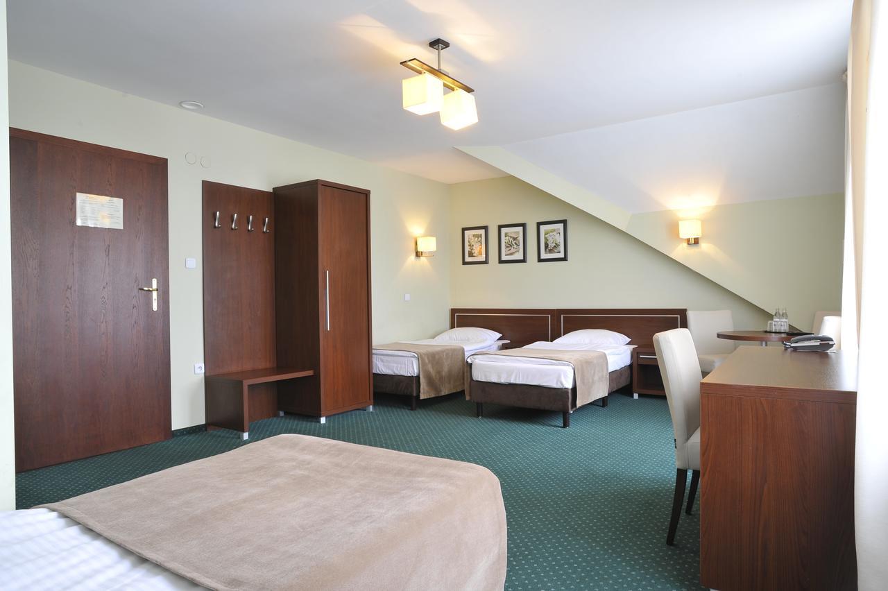 Hotel Lotos Woskrzenice Duze Quarto foto